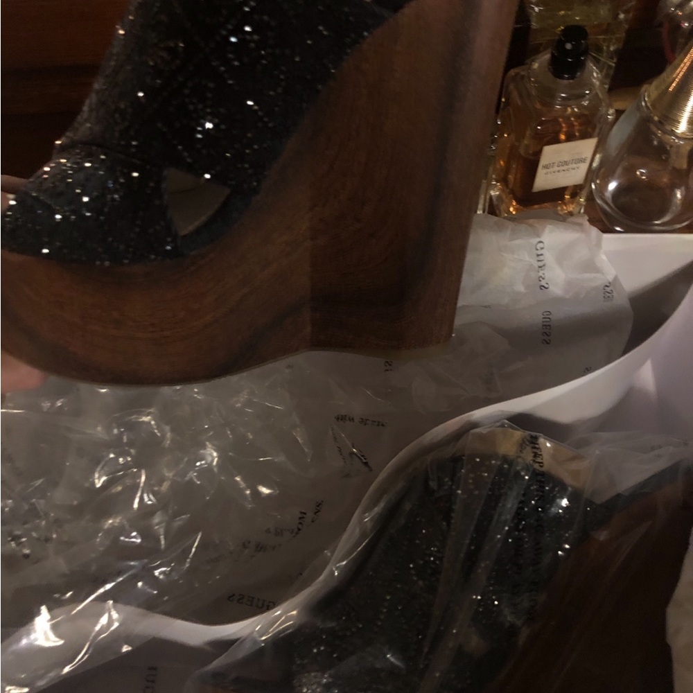 Platform GUESS Sandals - Picture 3 of 4